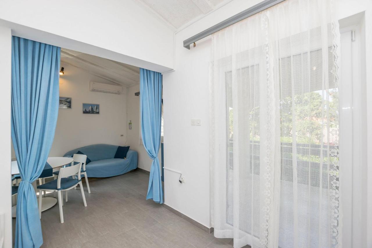 Apartments Mira Привлака Экстерьер фото