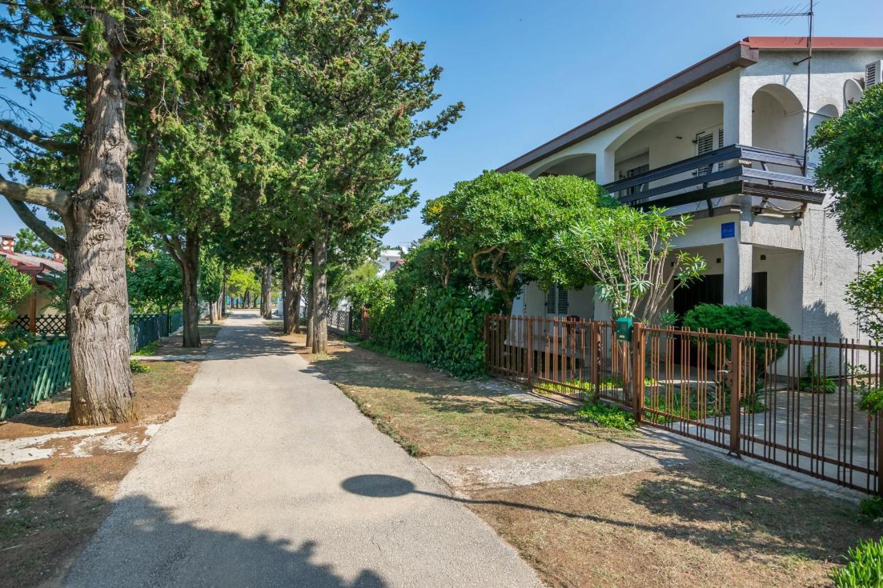 Apartments Mira Привлака Экстерьер фото