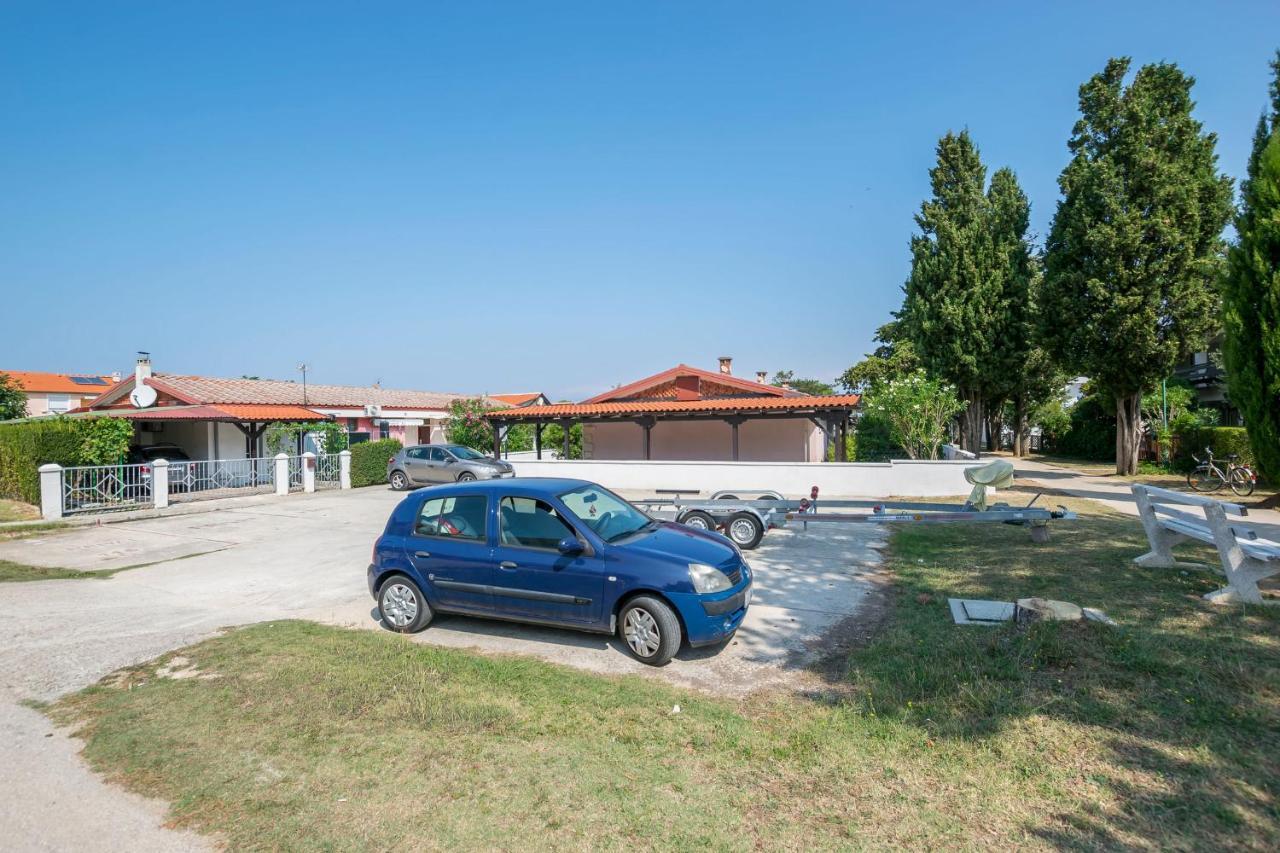 Apartments Mira Привлака Экстерьер фото
