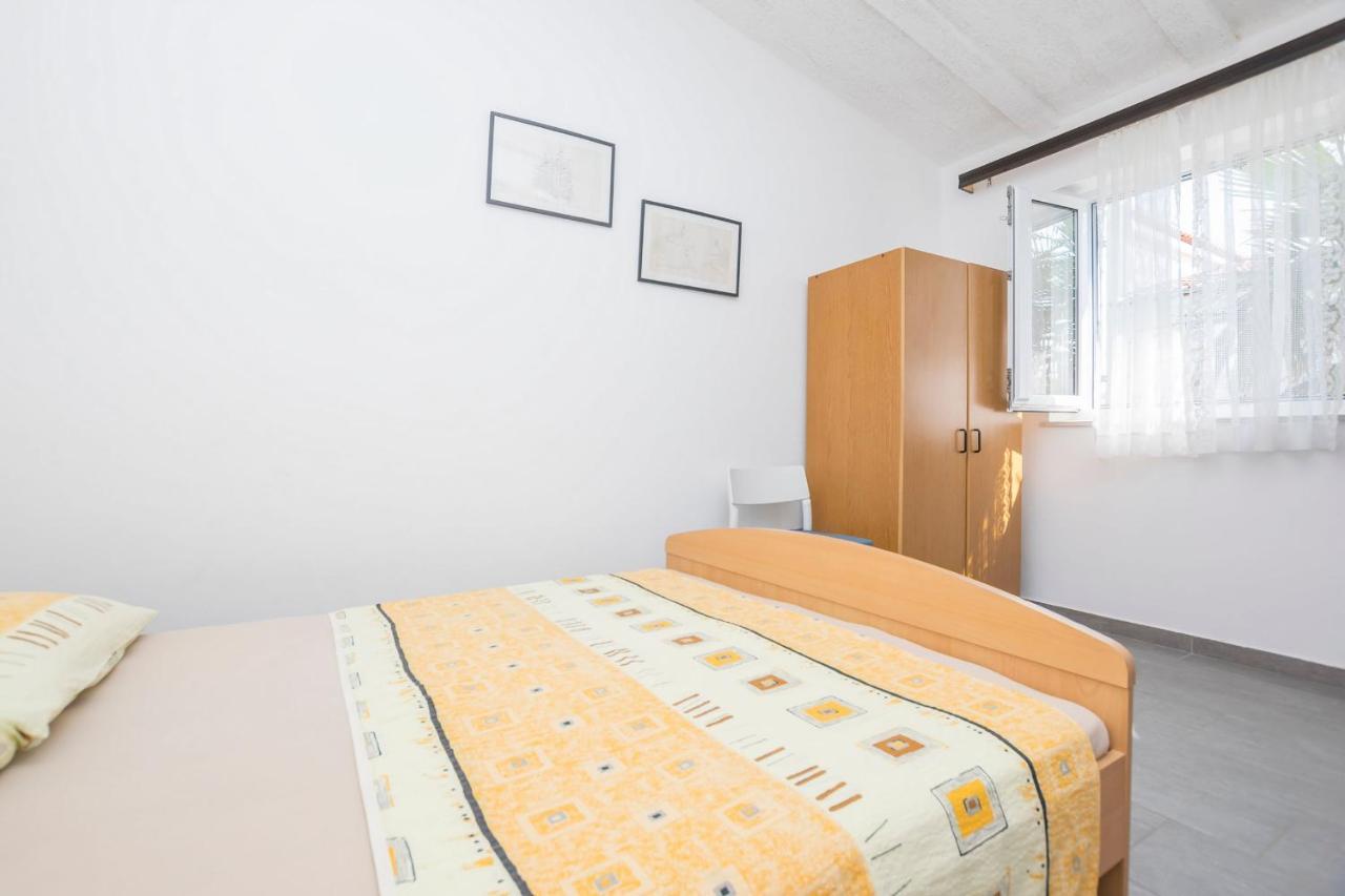 Apartments Mira Привлака Экстерьер фото